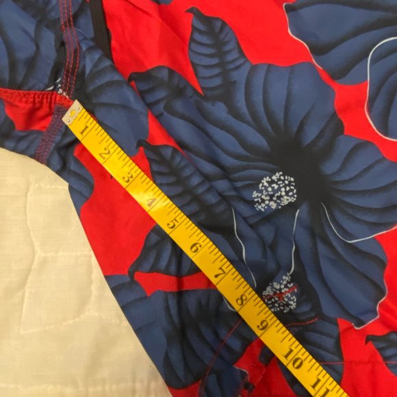 Old Navy Men's Swimsuit, XXL, no liner, blue & red with big flower design - Picture 4 of 6